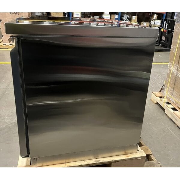 Scratch and Dent Avantco ZUC-36F-HC 36" Front Breathing Undercounter Freezer