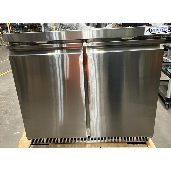 Scratch and Dent Avantco ZUC-36F-HC 36" Front Breathing Undercounter Freezer