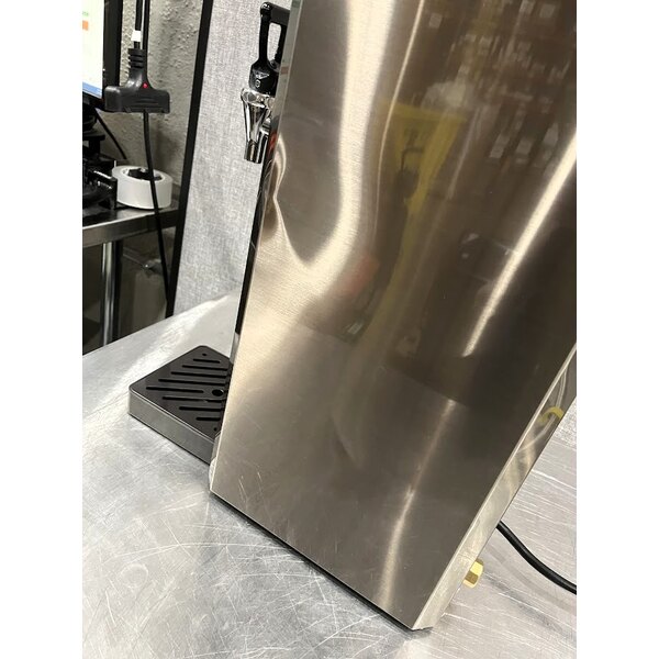 Scratch and Dent Avantco HWDD2 2 Gallon Hot Water Dispenser with Digital Controls - 120V, 1800W