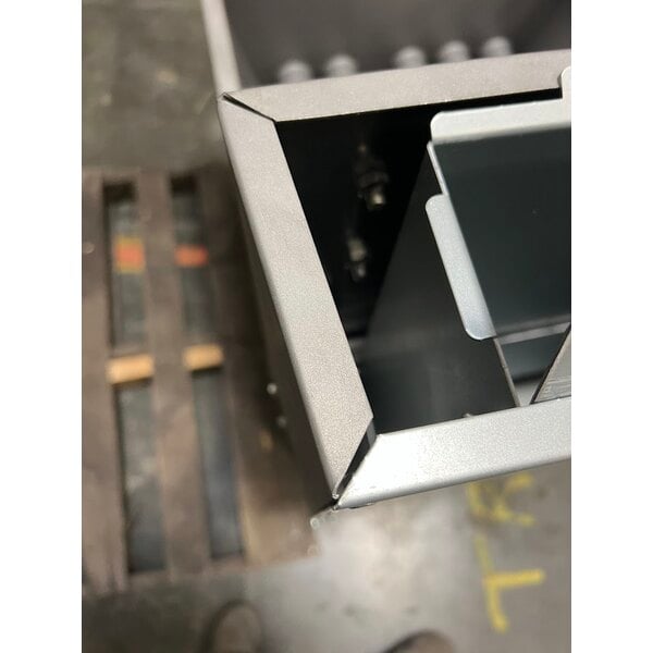 Scratch and Dent Avantco F5-ES-N 65-70 lb. Natural Gas Stainless Steel Floor Fryer - 100,000 BTU