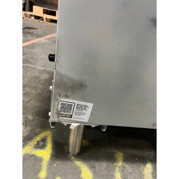 Scratch and Dent Avantco F5-ES-N 65-70 lb. Natural Gas Stainless Steel Floor Fryer - 100,000 BTU