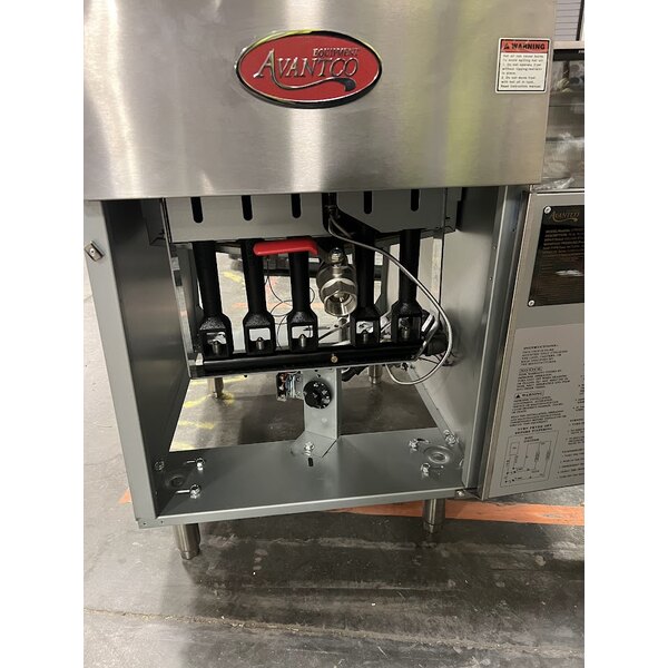 Scratch and Dent Avantco F5-ES-N 65-70 lb. Natural Gas Stainless Steel Floor Fryer - 100,000 BTU