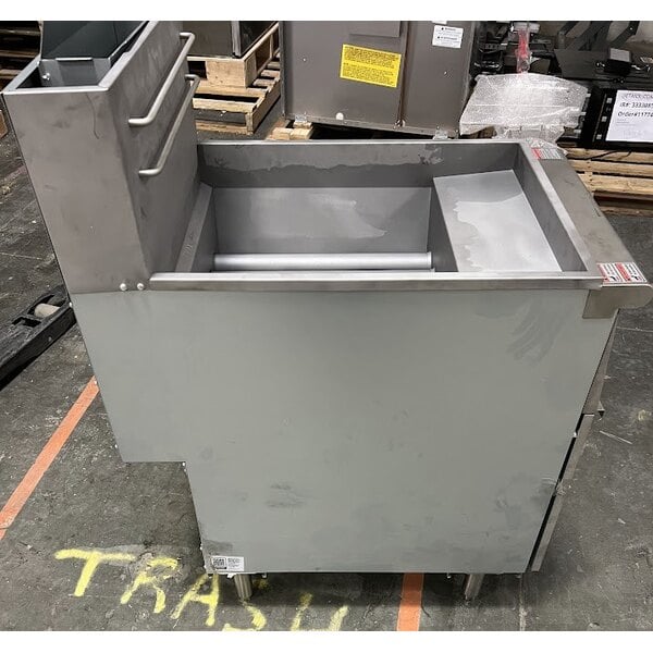 Scratch and Dent Avantco F5-ES-N 65-70 lb. Natural Gas Stainless Steel Floor Fryer - 100,000 BTU