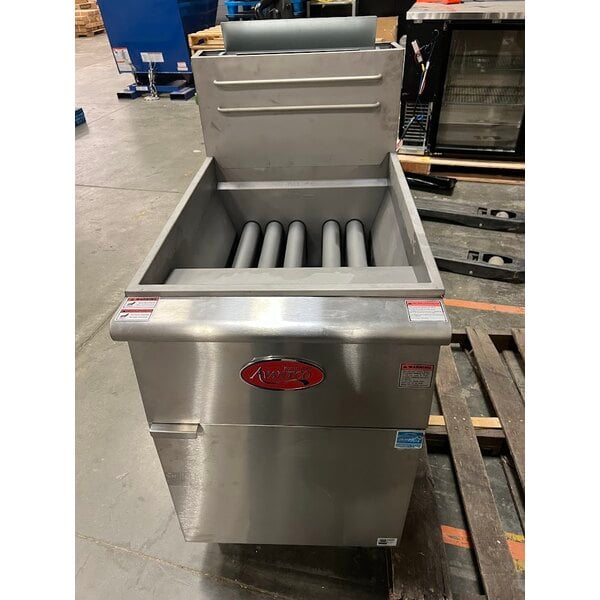 Scratch and Dent Avantco F5-ES-N 65-70 lb. Natural Gas Stainless Steel Floor Fryer - 100,000 BTU