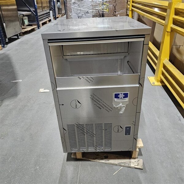 Scratch and Dent Manitowoc USP0100A-161 CrystalCraft 20" Air Cooled Undercounter Square Cube Ice Machine with 38 lb. Bin - 115V, 100 lb.