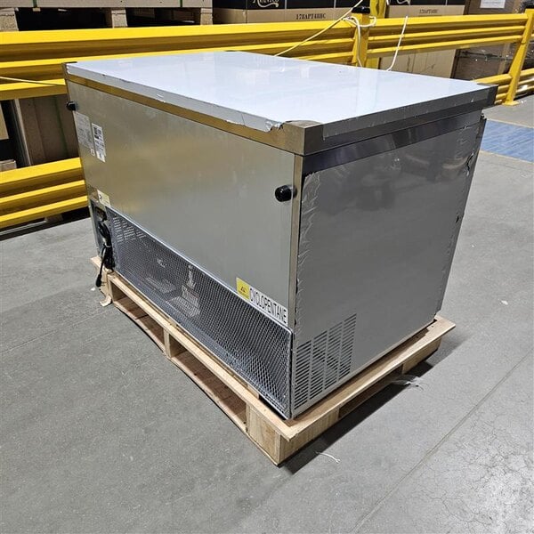 Scratch and Dent Avantco AU-48R 48" Undercounter Refrigerator