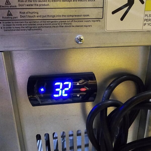 Scratch and Dent Avantco AU-48R 48" Undercounter Refrigerator