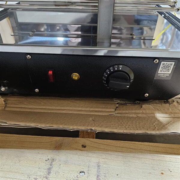 Scratch and Dent Avantco HDC-36 36" Self/Full Service 3 Shelf Countertop Heated Display Case with Sliding Doors - 120V, 1580W