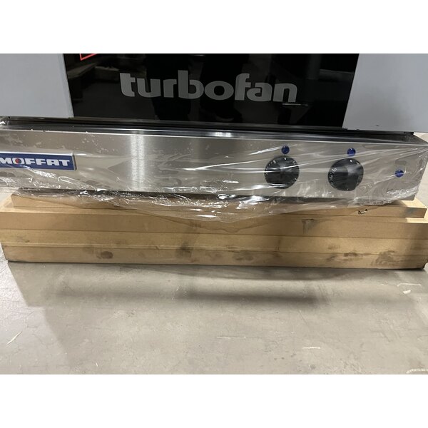 Scratch and Dent Moffat E22M3 Turbofan Single Deck Half Size Electric Convection Oven with Mechanical Controls, 1.5 Cu. Ft. - 110-120V, 1 Phase, 1.5 kW