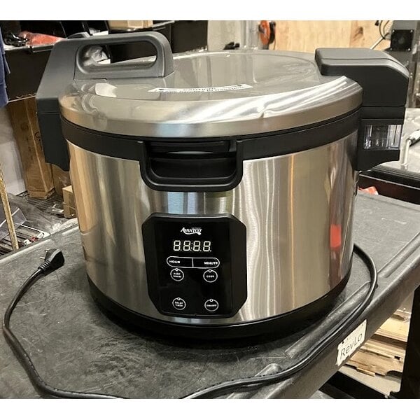 Scratch and Dent Avantco RCSB90 90 Cup (45 Cup Raw) Digital Electric Rice Cooker / Warmer with Hinged Lid - 240V, 2,500W