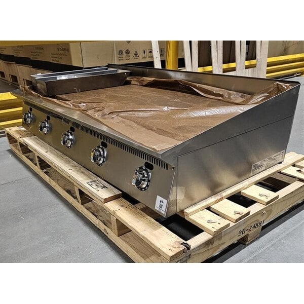 Scratch and Dent Star Ultra-Max 860TA 60" Liquid Propane Griddle with Snap-Action Thermostatic Controls - 150,000 BTU