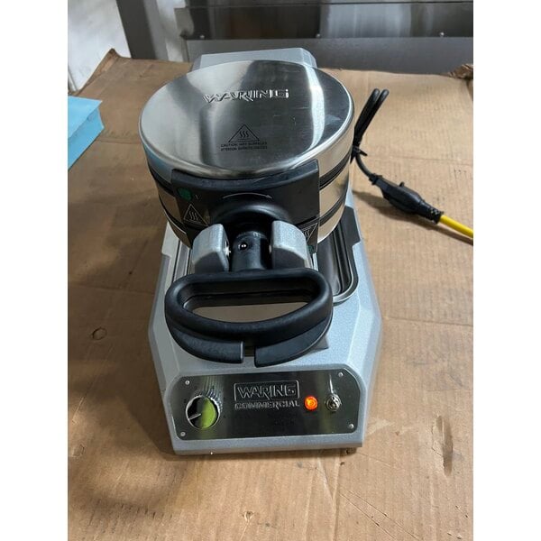 Scratch and Dent Waring WW200 Double Belgian Waffle Iron / Maker - 120V