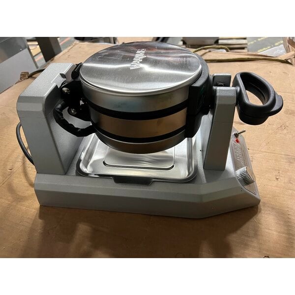 Scratch and Dent Waring WW200 Double Belgian Waffle Iron / Maker - 120V