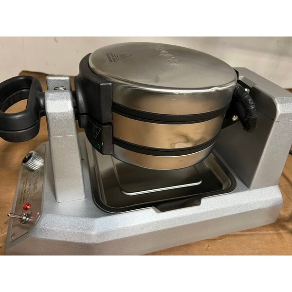 Scratch and Dent Waring WW200 Double Belgian Waffle Iron / Maker - 120V