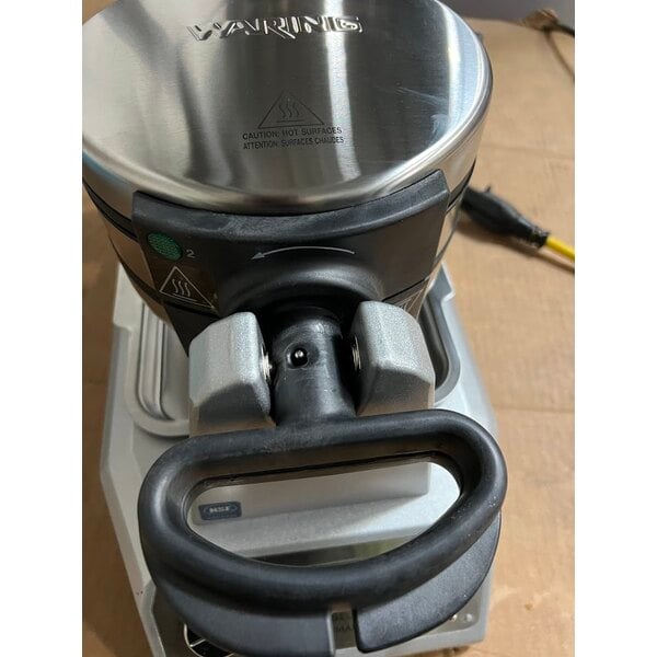 Scratch and Dent Waring WW200 Double Belgian Waffle Iron / Maker - 120V
