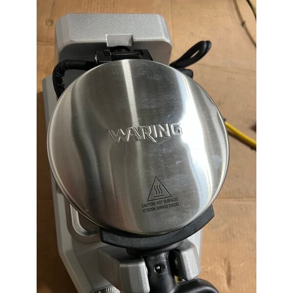 Scratch and Dent Waring WW200 Double Belgian Waffle Iron / Maker - 120V