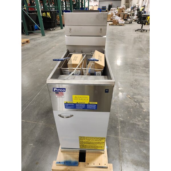Scratch and Dent Pitco® 35C+S Natural Gas 35-40 lb. Stainless Steel Floor Fryer