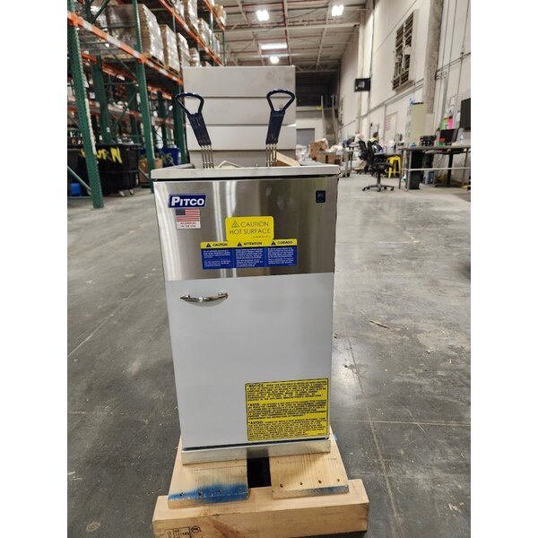 Scratch and Dent Pitco® 35C+S Natural Gas 35-40 lb. Stainless Steel Floor Fryer