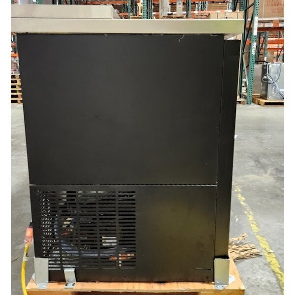 Scratch and Dent Avantco UDD-4-CT Black Kegerator / Beer Dispenser with (2) Double Tap Tower and Club Top - (3) 1/2 Keg Capacity