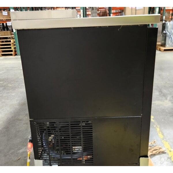 Scratch and Dent Avantco UDD-4-CT Black Kegerator / Beer Dispenser with (2) Double Tap Tower and Club Top - (3) 1/2 Keg Capacity