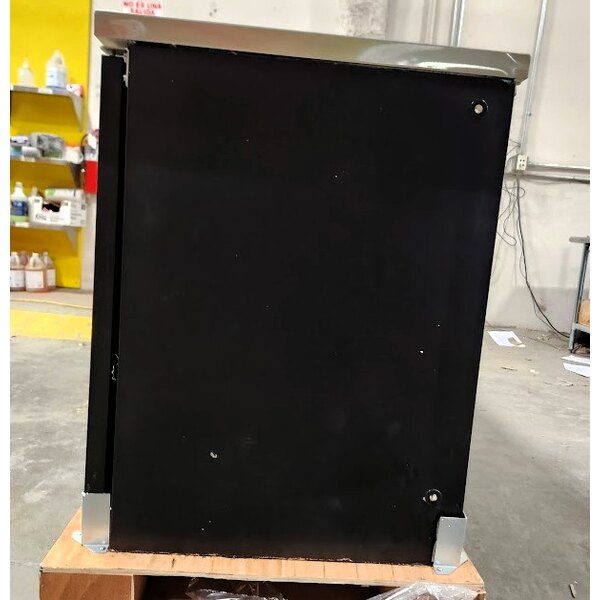 Scratch and Dent Avantco UDD-4-CT Black Kegerator / Beer Dispenser with (2) Double Tap Tower and Club Top - (3) 1/2 Keg Capacity