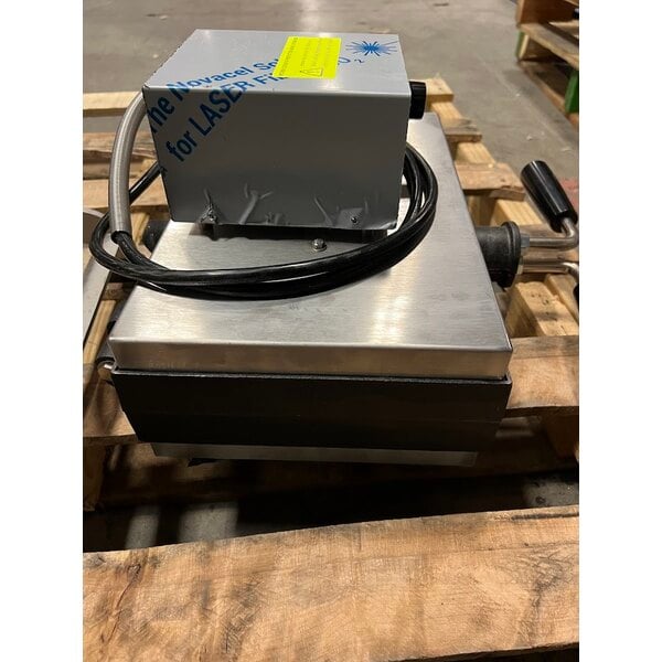 Scratch and Dent Krampouz WECCBEAT 4" x 6" Brussels Style Swivel Waffle Maker - 208 / 2600W