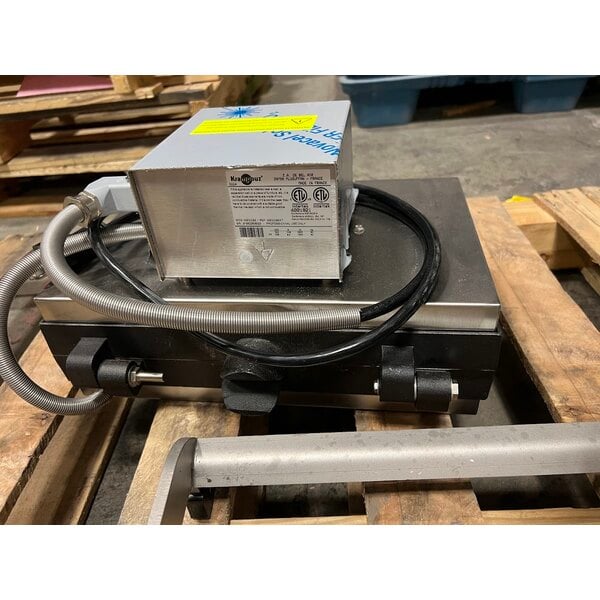 Scratch and Dent Krampouz WECCBEAT 4" x 6" Brussels Style Swivel Waffle Maker - 208 / 2600W