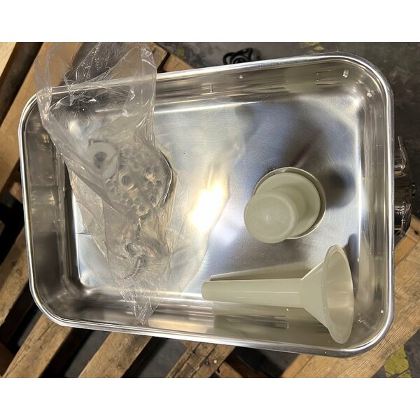 Scratch and Dent Avantco MG22R #22 Meat Grinder with Reverse Function - 110V, 1 1/2 hp