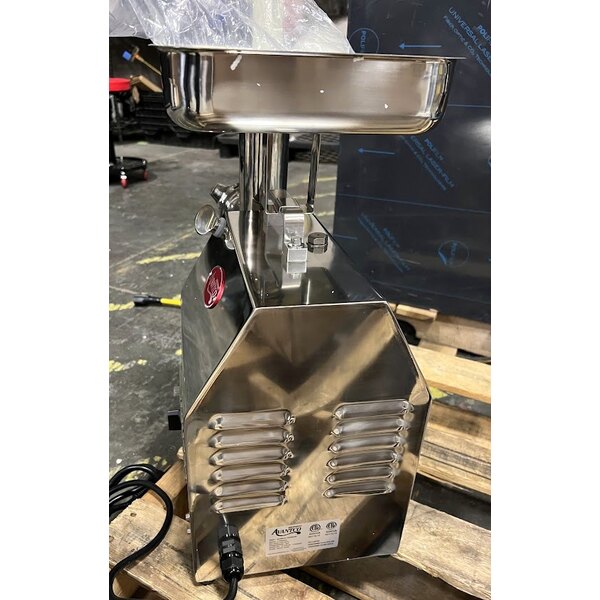 Scratch and Dent Avantco MG22R #22 Meat Grinder with Reverse Function - 110V, 1 1/2 hp