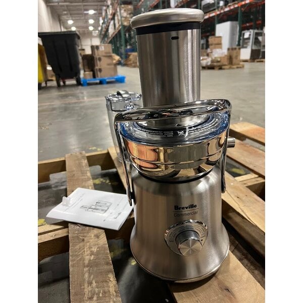 Scratch and Dent Breville Commercial CBJE830 Juice Fountain XL Pro Continuous Feed Centrifugal Juice Extractor with Variable Speed - 120V