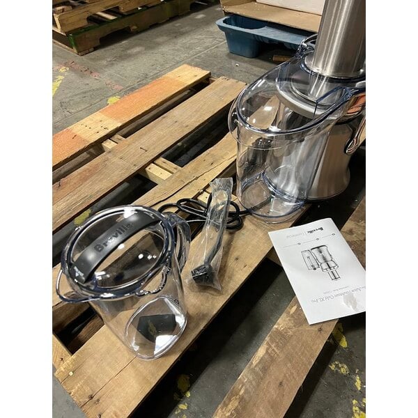 Scratch and Dent Breville Commercial CBJE830 Juice Fountain XL Pro Continuous Feed Centrifugal Juice Extractor with Variable Speed - 120V