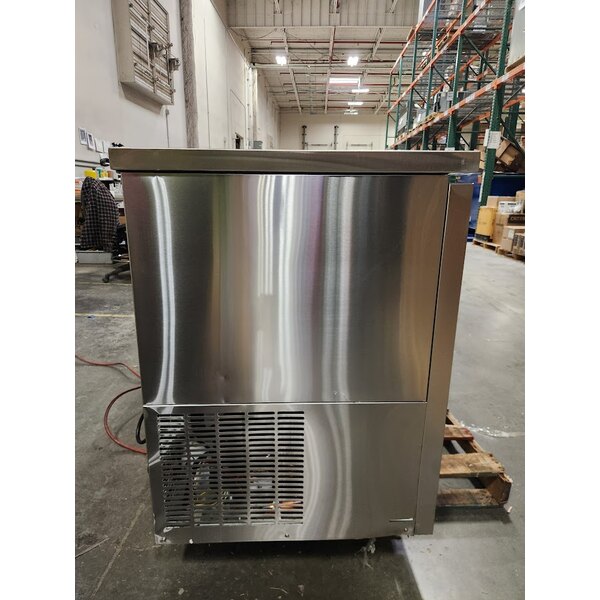 Scratch and Dent Avantco UDD-4-HC-S Stainless Steel Kegerator / Beer Dispenser with (2) 2 Tap Towers - (3) 1/2 Keg Capacity