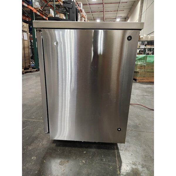 Scratch and Dent Avantco UDD-4-HC-S Stainless Steel Kegerator / Beer Dispenser with (2) 2 Tap Towers - (3) 1/2 Keg Capacity