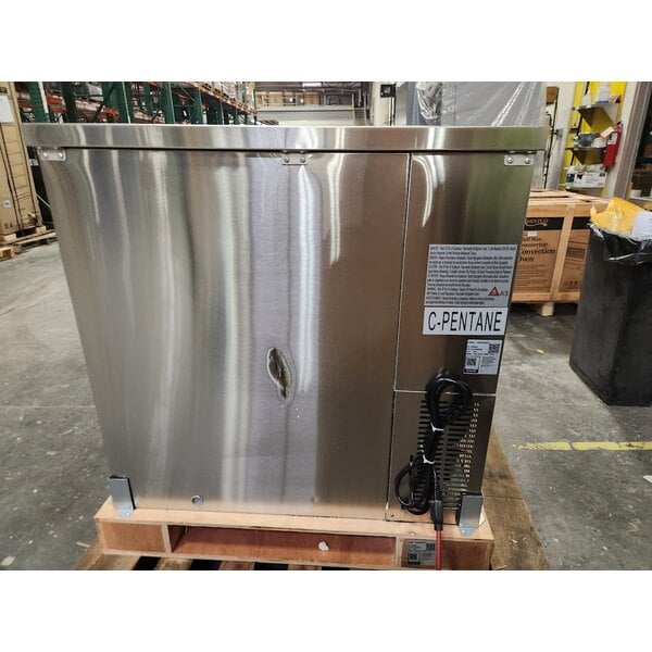 Scratch and Dent Avantco UDD-36-HC-S 36" Stainless Steel Four Tap Kegerator Beer Dispenser - (1) 1/2 Keg Capacity