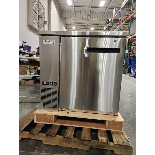 Scratch and Dent Avantco UDD-36-HC-S 36" Stainless Steel Four Tap Kegerator Beer Dispenser - (1) 1/2 Keg Capacity