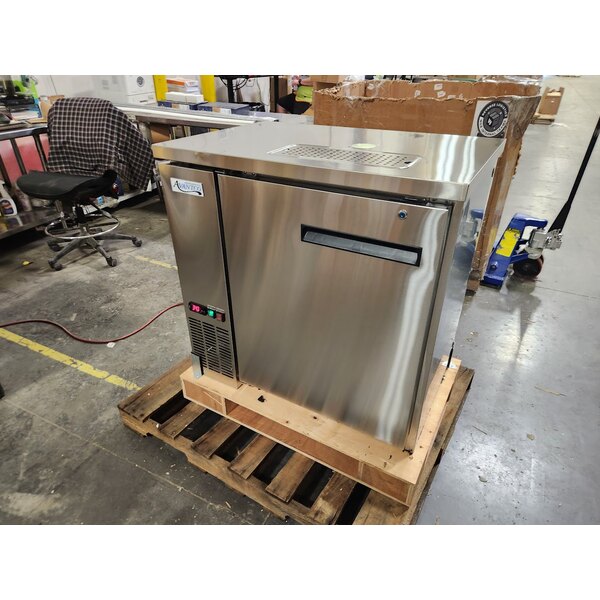 Scratch and Dent Avantco UDD-36-HC-S 36" Stainless Steel Four Tap Kegerator Beer Dispenser - (1) 1/2 Keg Capacity