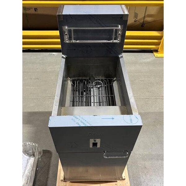 Scratch and Dent Dean by Frymaster SR114E Super Runner Economy 40 lb. Electric Floor Fryer - 208V, 1 Phase