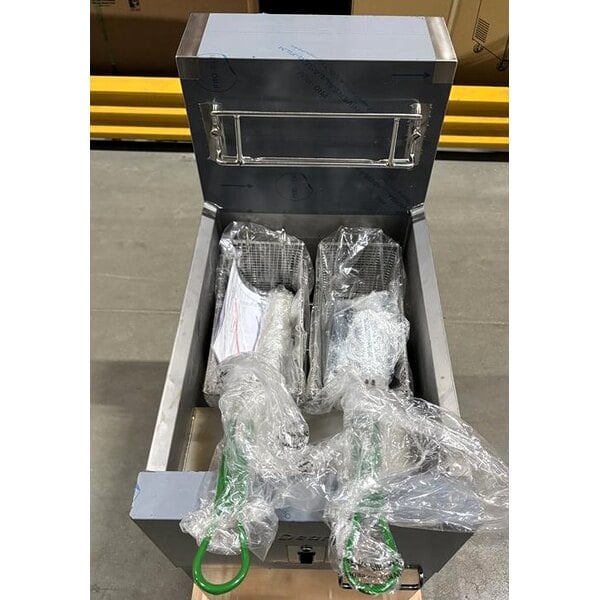 Scratch and Dent Dean by Frymaster SR114E Super Runner Economy 40 lb. Electric Floor Fryer - 208V, 1 Phase