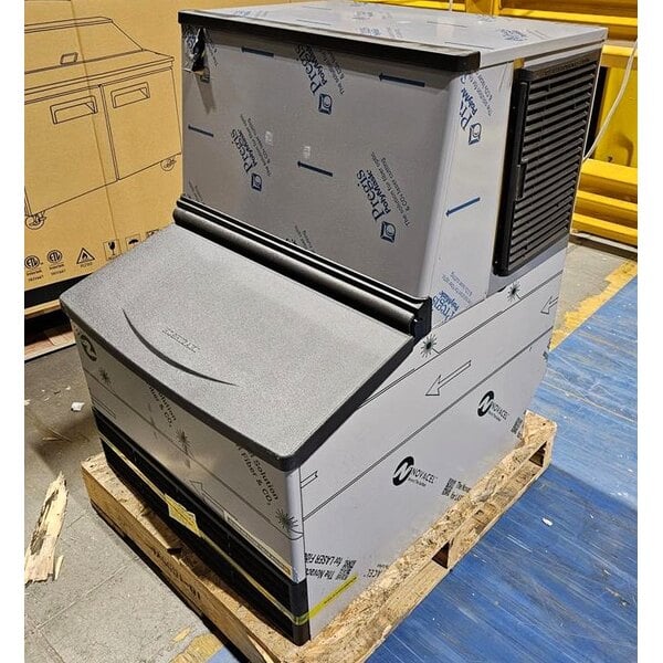 Scratch and Dent Hoshizaki KM-231BAJ 24" Air Cooled Undercounter Crescent Cube Ice Machine with Bin - 213 lb.