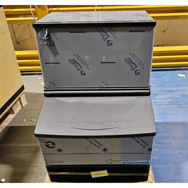 Scratch and Dent Hoshizaki KM-231BAJ 24" Air Cooled Undercounter Crescent Cube Ice Machine with Bin - 213 lb.