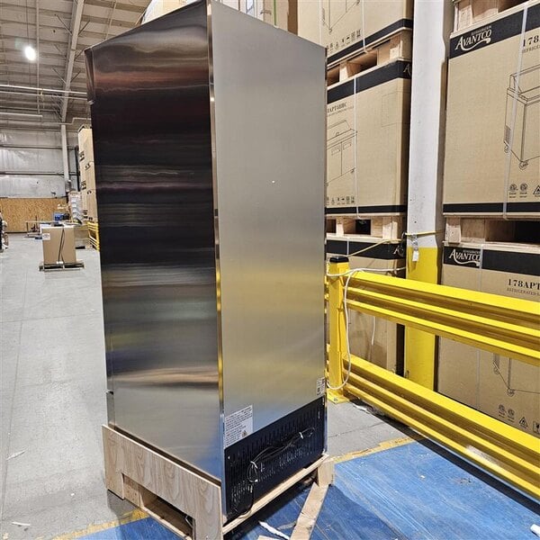 Scratch and Dent Avantco A-23R-HC 29" Solid Door Reach-In Refrigerator