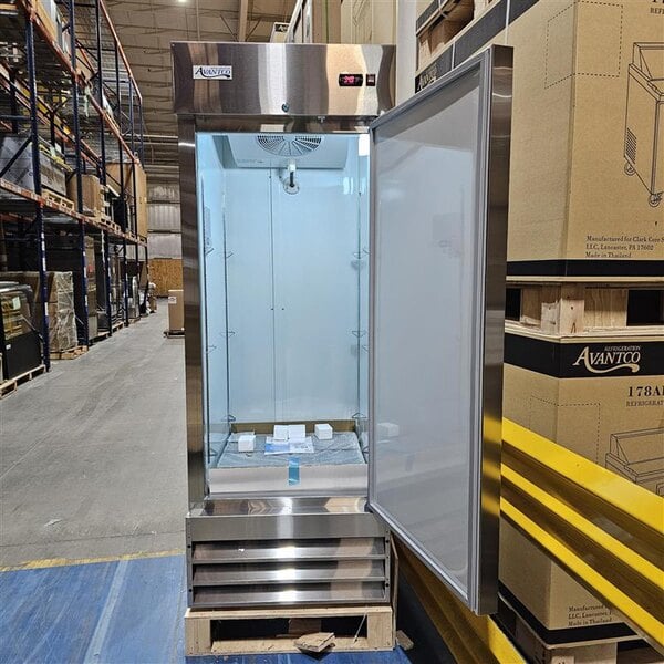 Scratch and Dent Avantco A-23R-HC 29" Solid Door Reach-In Refrigerator