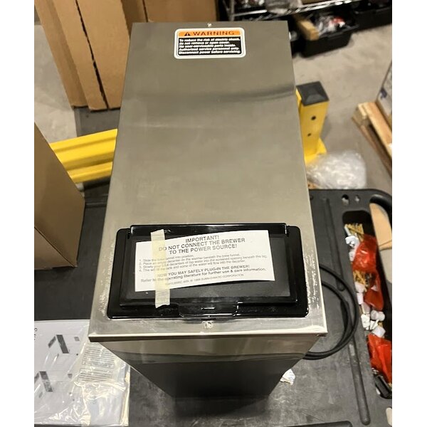 Scratch and Dent Bunn 33200.0010 VPR-APS Pourover Airpot Coffee Brewer - 120V