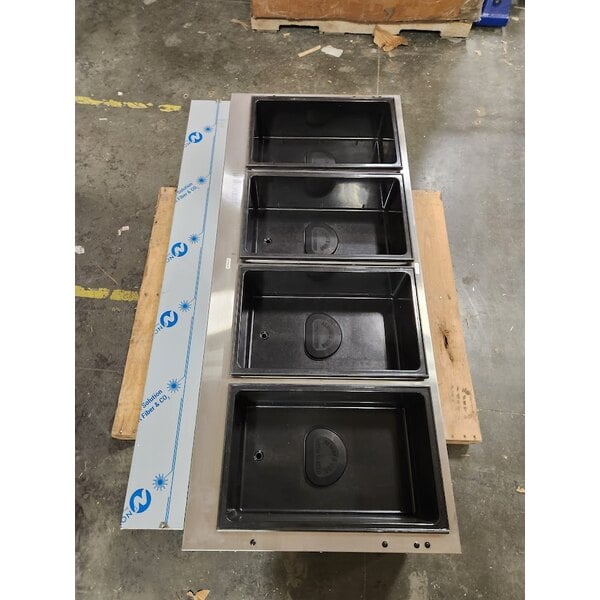 Scratch and Dent Vollrath 38118 ServeWell® Electric Four Pan Hot Food Table 208/240V - Sealed Well