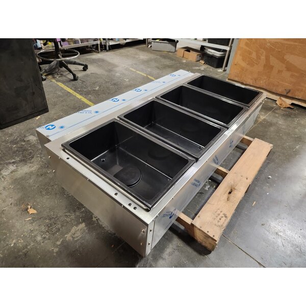 Scratch and Dent Vollrath 38118 ServeWell® Electric Four Pan Hot Food Table 208/240V - Sealed Well