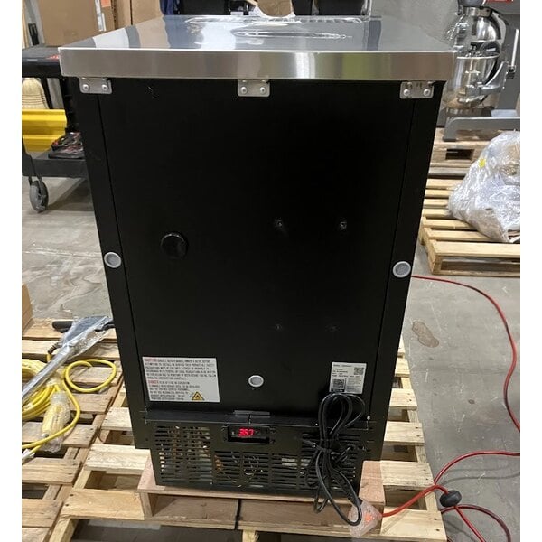 Scratch and Dent Avantco UDD-1-HC Triple Tap Kegerator Beer Dispenser - Black, (1) 1/2 Keg Capacity