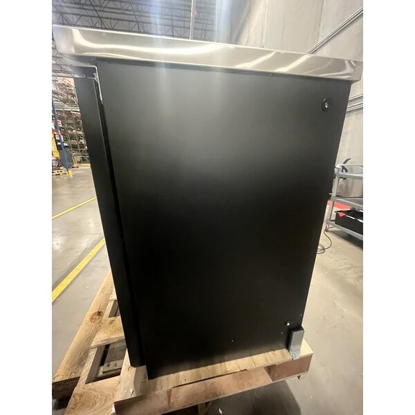 Scratch and Dent Avantco UDD-60-HC (2) Triple Tap Shallow Depth Kegerator Beer Dispenser - Black, (2) 1/2 Keg Capacity