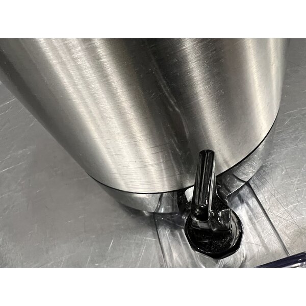 Scratch and Dent Fetco L4S-15 Luxus 1.5 Gallon Stainless Steel Coffee Server