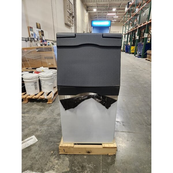 Scratch and Dent Scotsman B322S Ice Storage Bin 370 lb. Stainless Steel Exterior