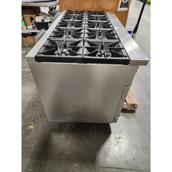 Scratch and Dent MainStreet Equipment E60-N Natural Gas 10 Burner 60" Range with 2 Standard Ovens - 360,000 BTU